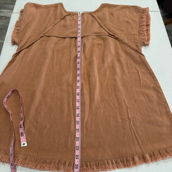 Umgee Linen Blend Top Short Sleeve Pintuck Fringe Hems Peachy Tan Women’s Size M - Picture 6 of 9